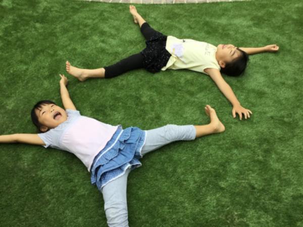 リアル人工芝が気持ち良すぎてー